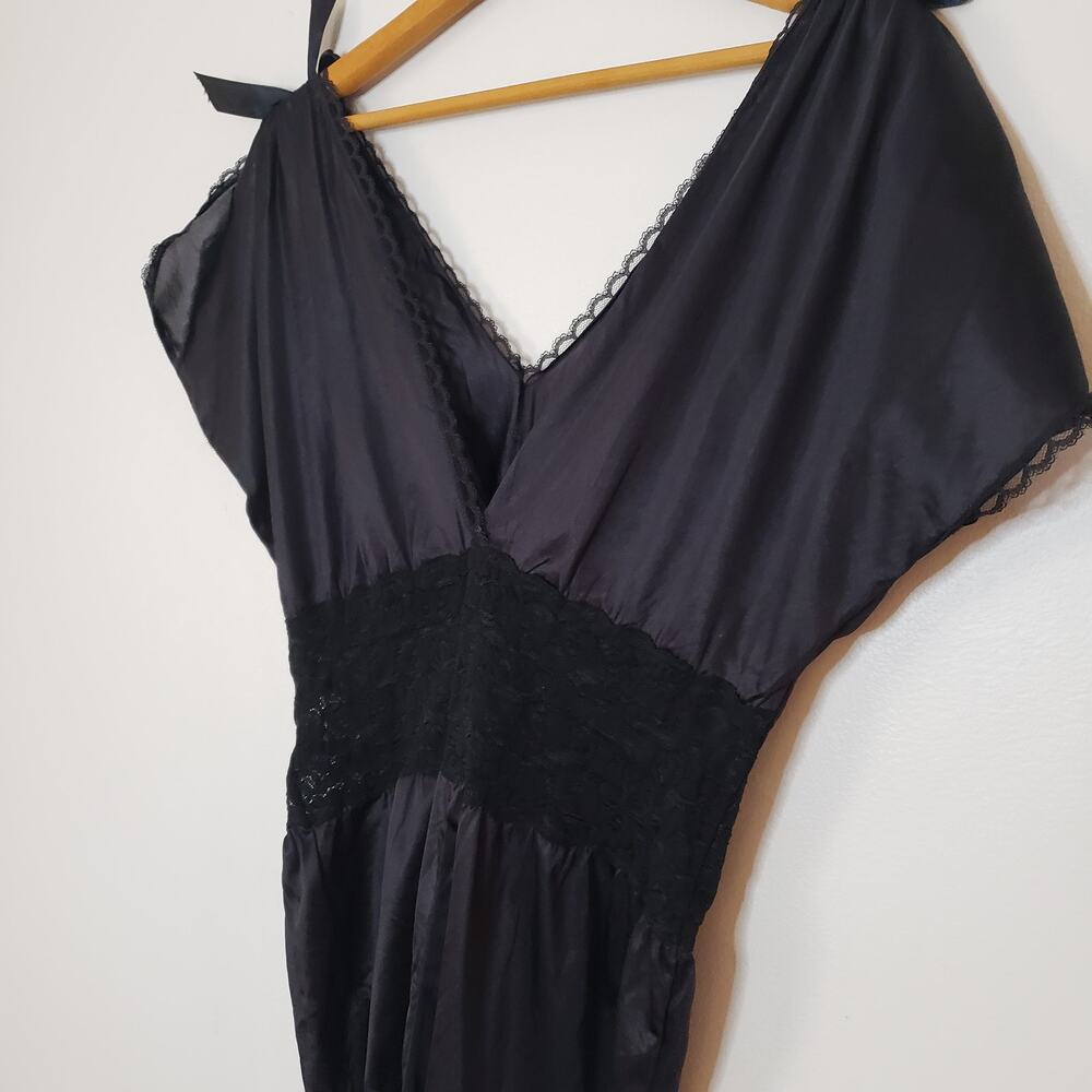 Vintage NWOT Nylon Black Teddy Low V-Neck & Back Bows Size Medium